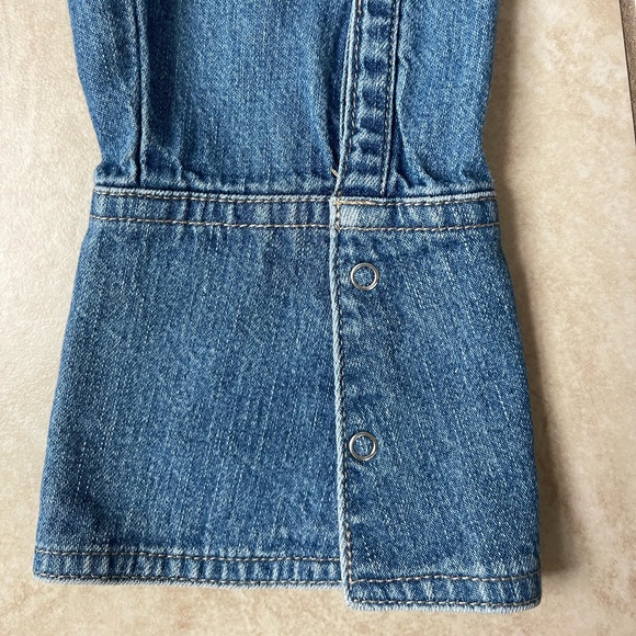 Old Navy Fitted Snap Front Chambray Shirt - Picture 3 of 5